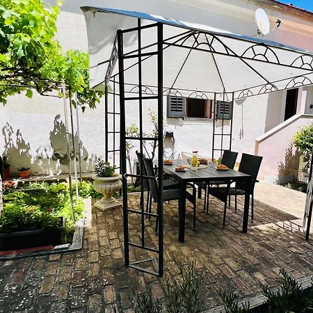V&V Apartment พูลา ภายนอก รูปภาพ