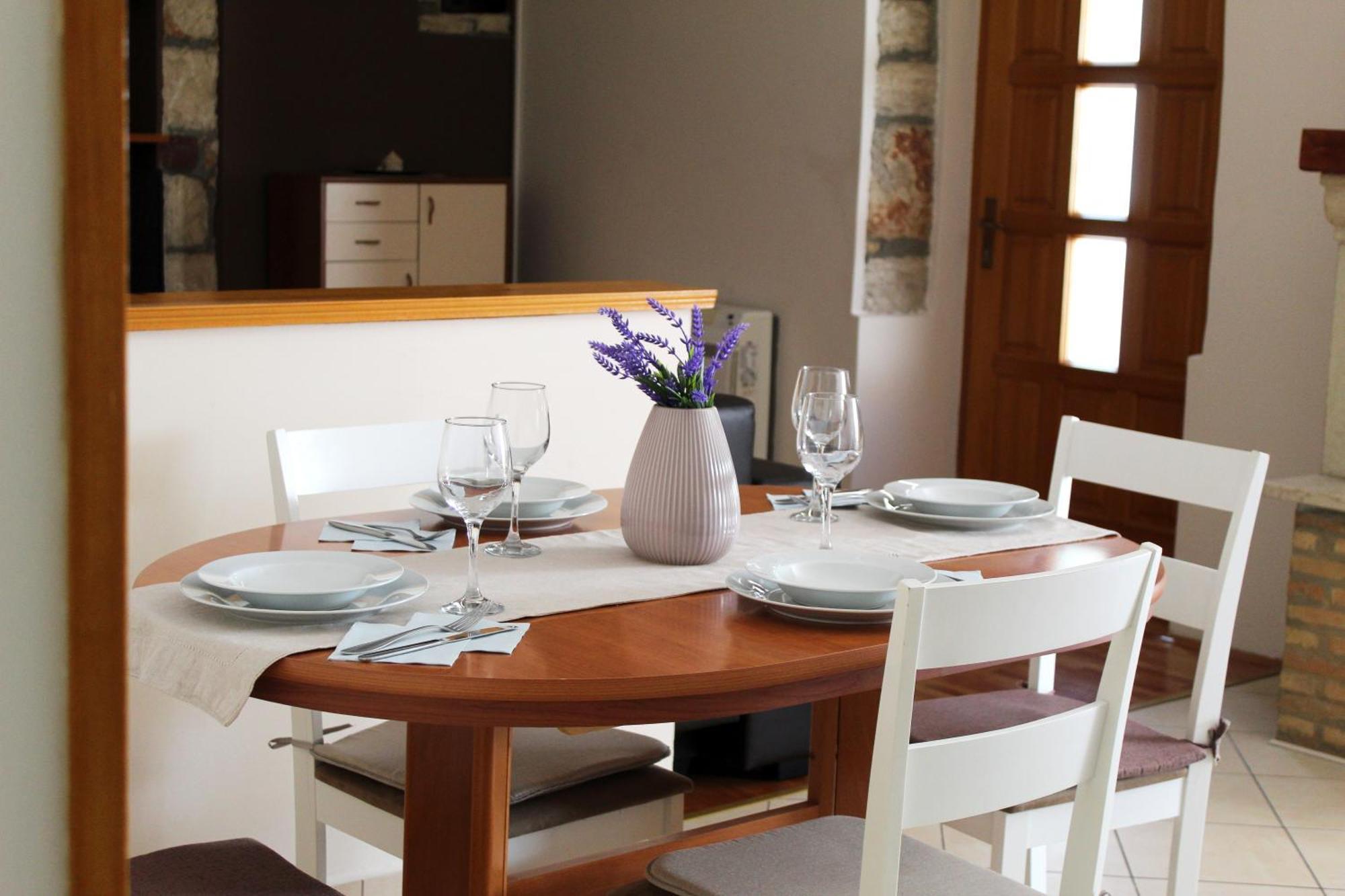 V&V Apartment พูลา ภายนอก รูปภาพ