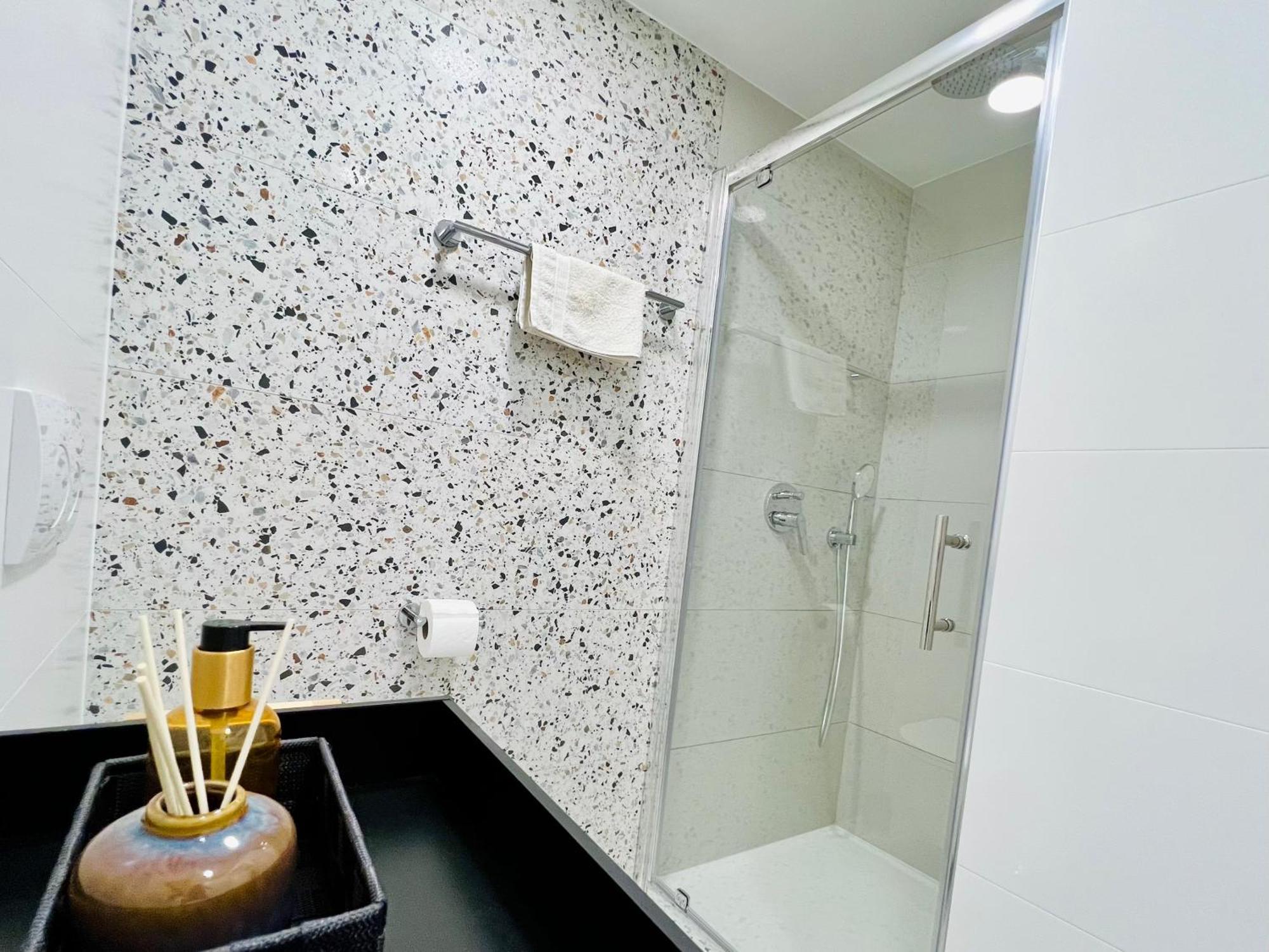 V&V Apartment พูลา ภายนอก รูปภาพ